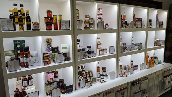 FoodDrinkWales's tweet photo. Over 250 #fooddrinkwales products @royalwelshshow @welshgovernment #foodhall https://t.co/8Jn0JIb3Z1 https://t.co/eoT4iJar26