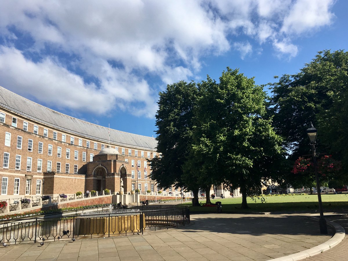 fieldandlawn's tweet photo. Nice morning for measuring up in Bristol #MeasureUpMonday #Bristol #eventprofs https://t.co/28mMg4Yw49