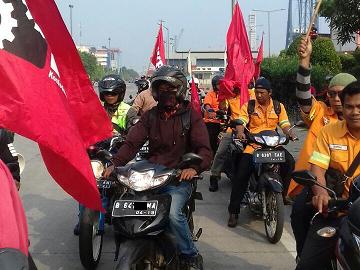 Buruh Pelabuhan Kembali Unjuk Rasa dlvr.it/PY2Tg0