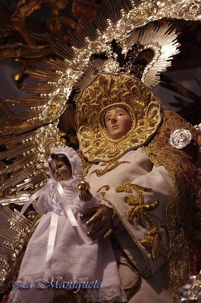 HORA DEL ÁNGELUS.

V. El Ángel del Señor anuncio a María;
R. Y concibió por obra del Espíritu Santo.
Dios te salve, María..
 
📷:La Manigueta