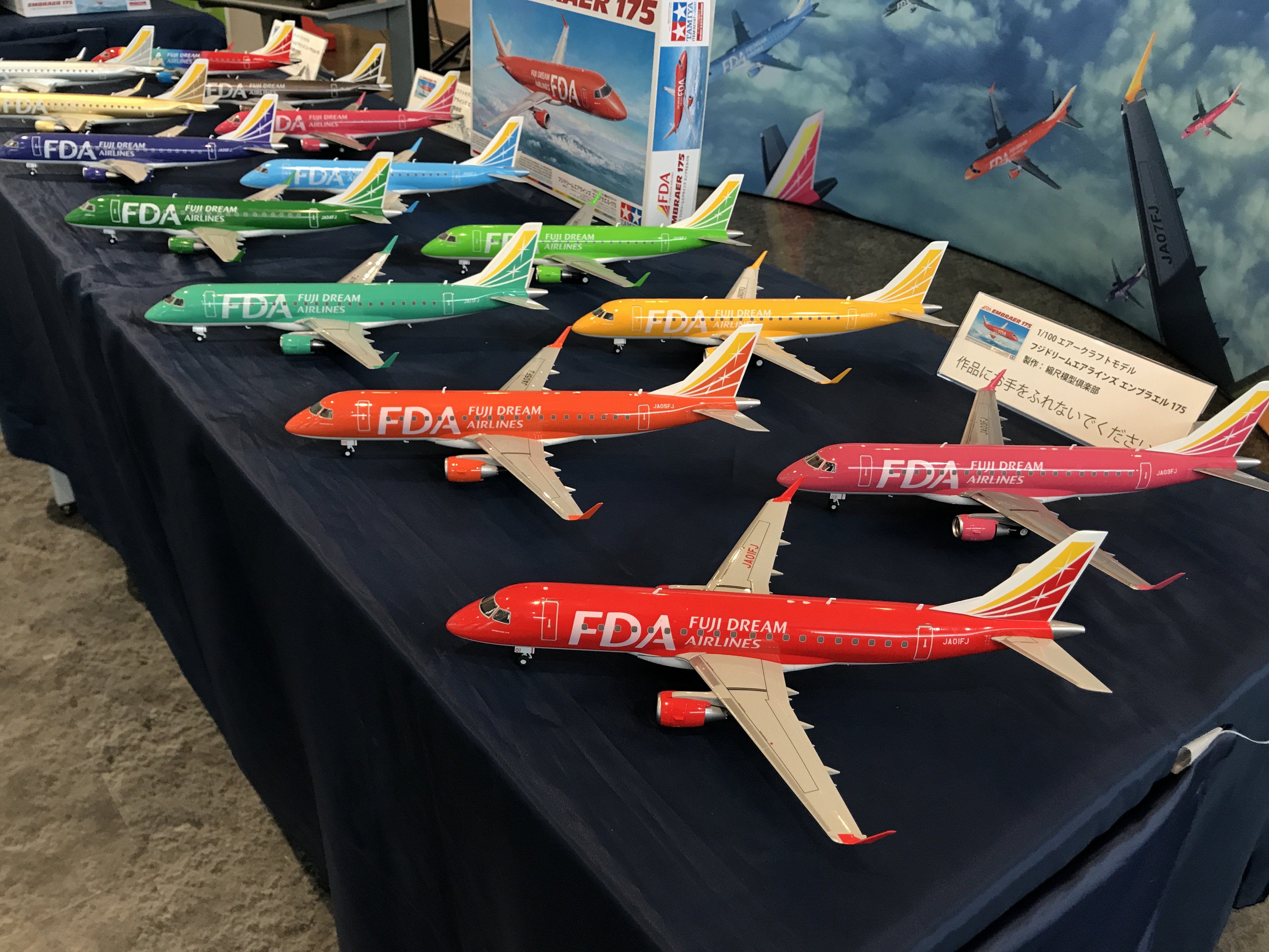 FDA エンブラエル175 フジドリームエアラインズ タミヤ 1/100 FDA エンブラエル175 フジドリームエアラインズ タミヤ 1/100