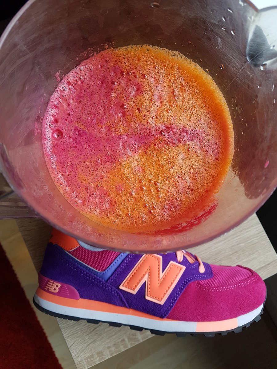 JuiceeBeets's tweet photo. Check that for co-ordination! When your juices matches your kicks #juiceeverdamnday #matchingkicks #coordination #juice #juicecleanse #fit https://t.co/hURS1UIWQB