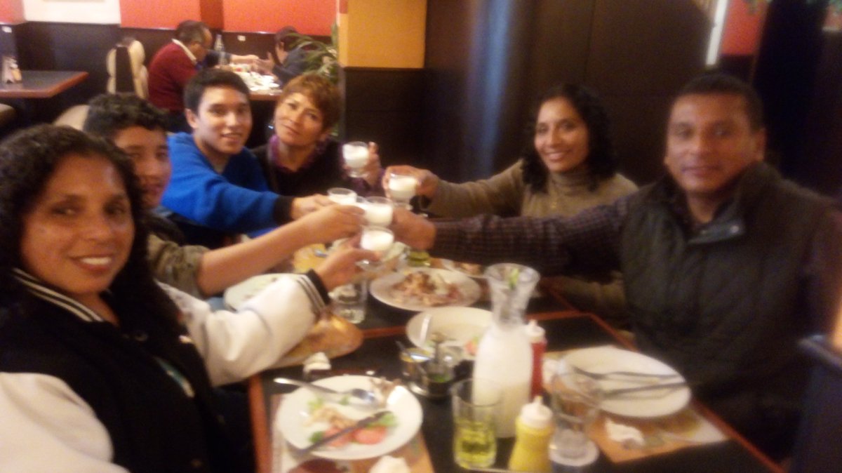 LucecitaPeru's tweet photo. Celebrando!!...#EconomistaALaVista ingreso Universidad mi sobrino #Esfuerzo #HorasDeEstudio #CeroDiversion #ValioLaPena #Felicidades Josemyr https://t.co/jIp4YsvTaB