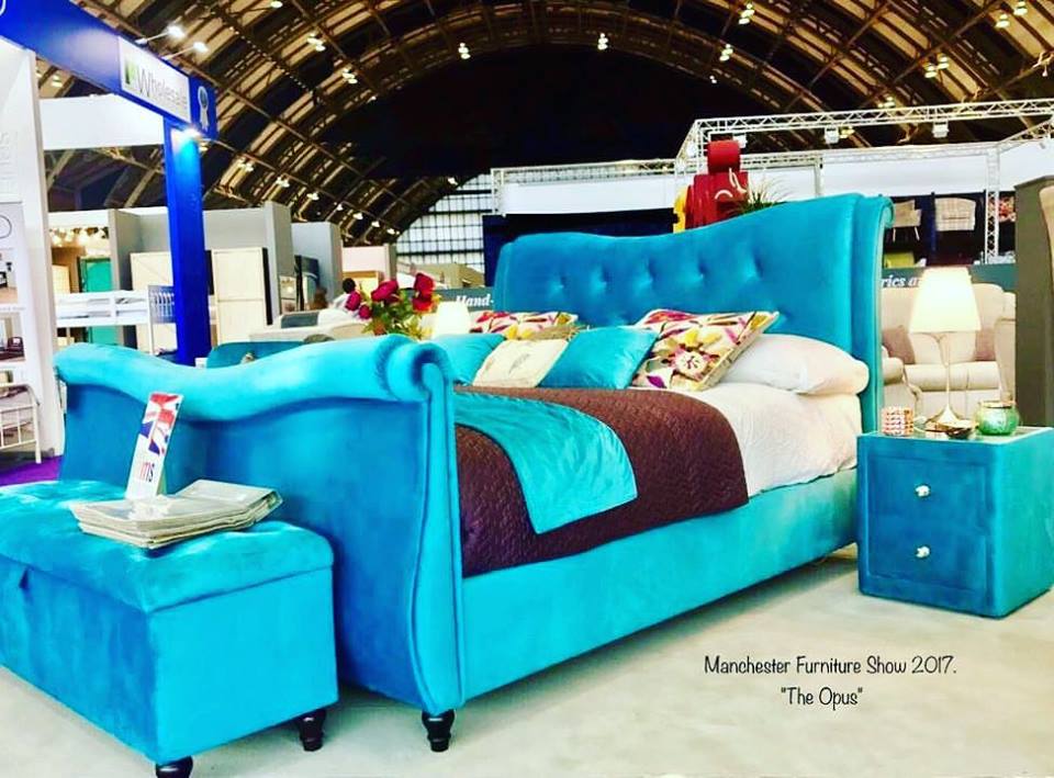 homelivingsund1's tweet photo. !Wow! Coming Soon 😍 #turquoise #brightbedframe #sunderland #statementbed #sleighbed #matchingfurniture #velvet #bold https://t.co/zaOVuXMarU