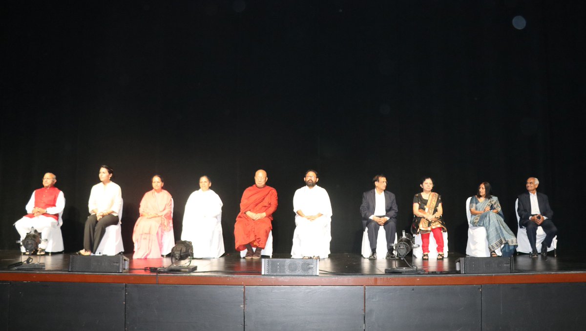 SRMDharampur's tweet photo. Glimpses of @Yugpurush_Play in the gracious presence of #PujyaGurudevshri at the prestigious @DolbyTheatre in #Hollywood #LosAngeles! https://t.co/NwBFgs2Smp