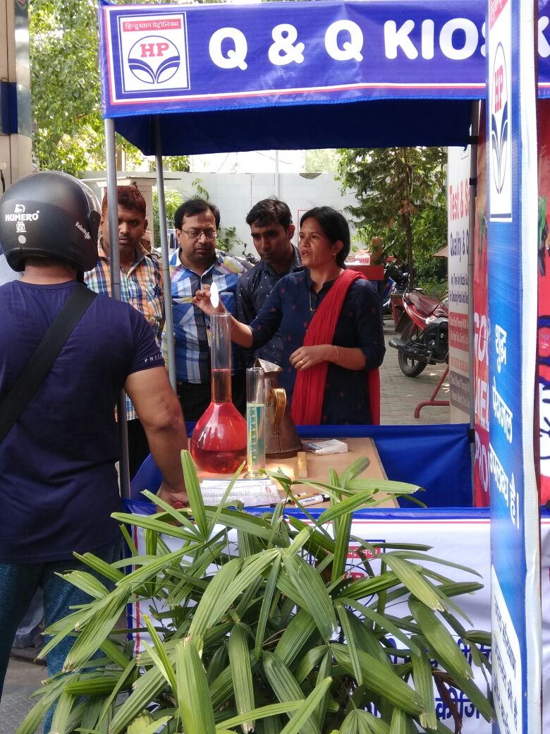 vimaljansurya's tweet photo. Spreading awareness on Q&amp;Q at Auto Care Centre Moti Nagar COMCO @DhirajSinha16 @subodhbatra10 @bajpaiv1 @HPCL @Rg03Goel https://t.co/OvGD7CGoZz