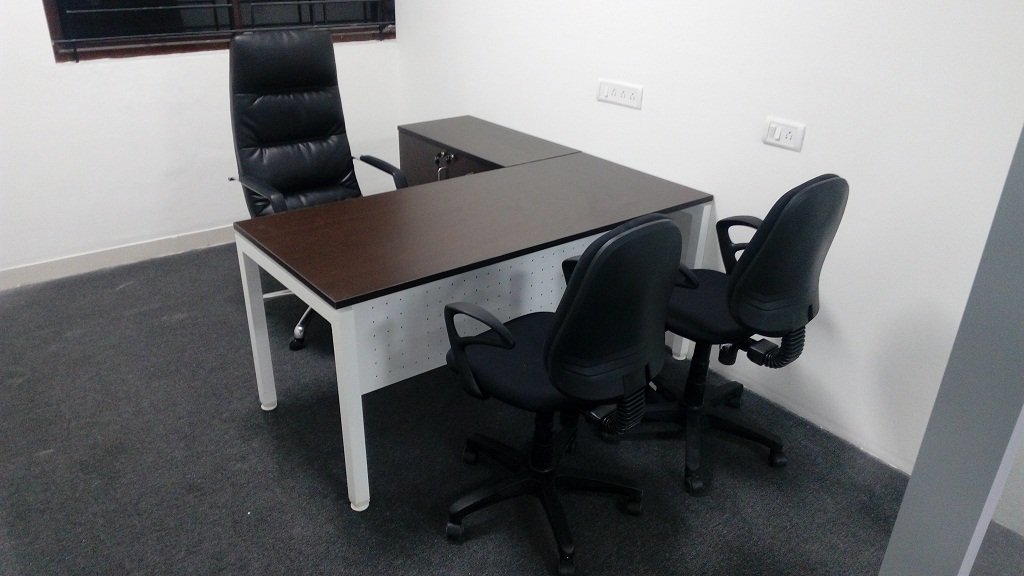 Floor2Roof's tweet photo. #ManagerDesk #Officefurniture https://t.co/LRktVuTGQi