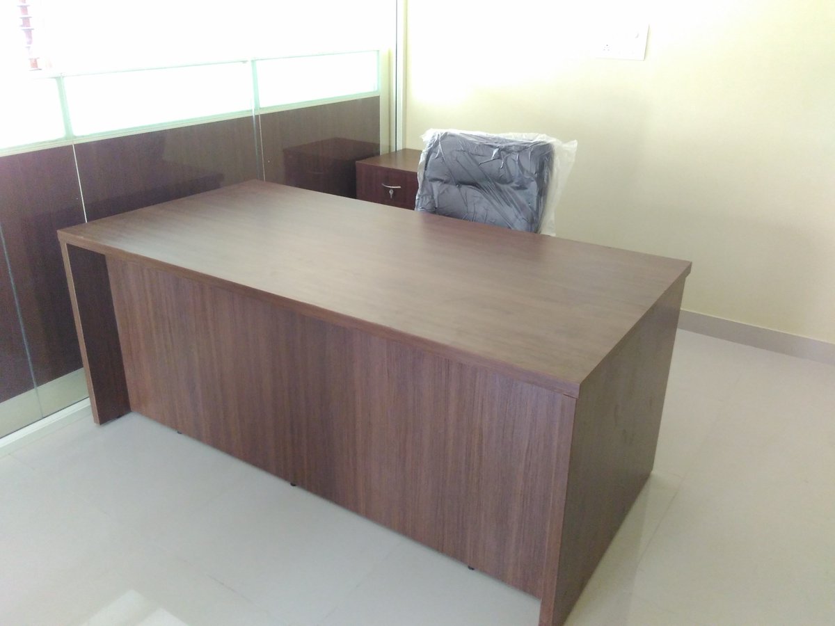 Floor2Roof's tweet photo. #ManagerDesk #Officefurniture https://t.co/LRktVuTGQi