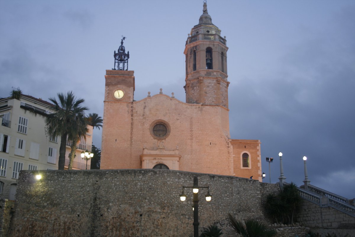 AjSitges's tweet photo. Les diferents llums de #Sitges protagonitzen una exposició a l’#EstudiVidal. https://t.co/F3GgooyPXA https://t.co/100rOUFnFv
