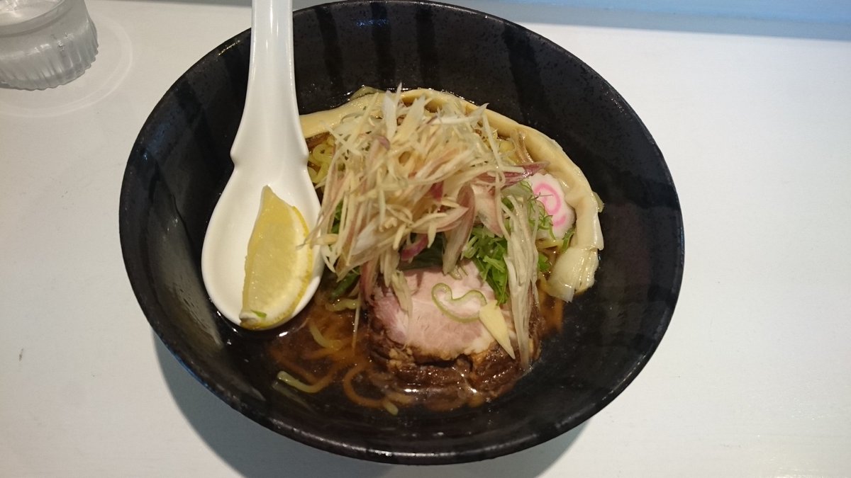 HatchiMavel's tweet photo. マルエス食堂 札幌市東区
冷たい煮干中華そば
煮干しのきいたスープに中太縮れ麺 途中でレモンをしぼってさっぱりと旨かったー https://t.co/nCxtOvk40k