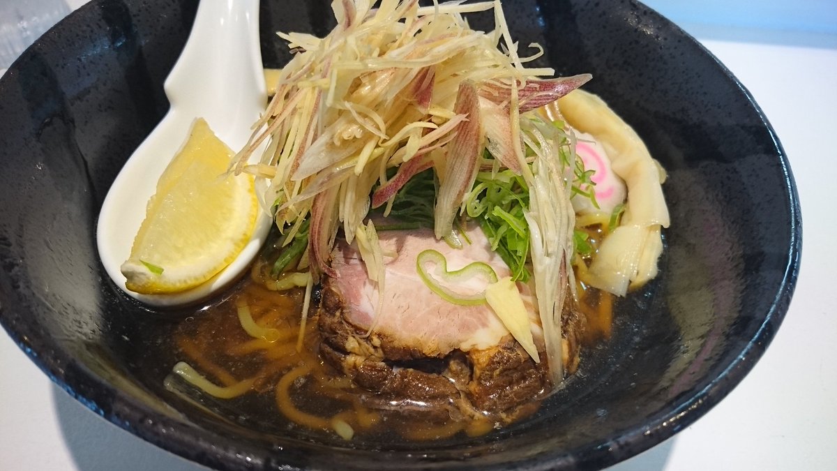 HatchiMavel's tweet photo. マルエス食堂 札幌市東区
冷たい煮干中華そば
煮干しのきいたスープに中太縮れ麺 途中でレモンをしぼってさっぱりと旨かったー https://t.co/nCxtOvk40k