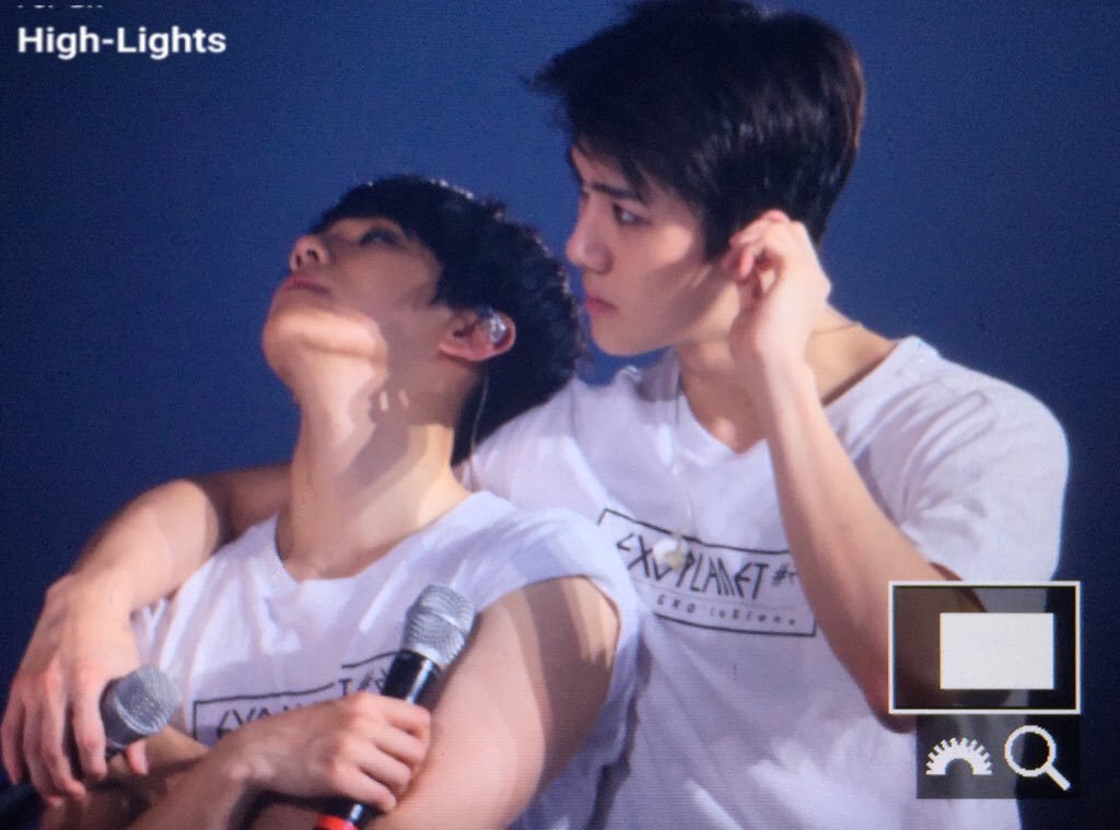 seludelu's tweet photo. sehun's 49 cm shoulder is baekhyun's personal pillow https://t.co/O7JcUY0QwS