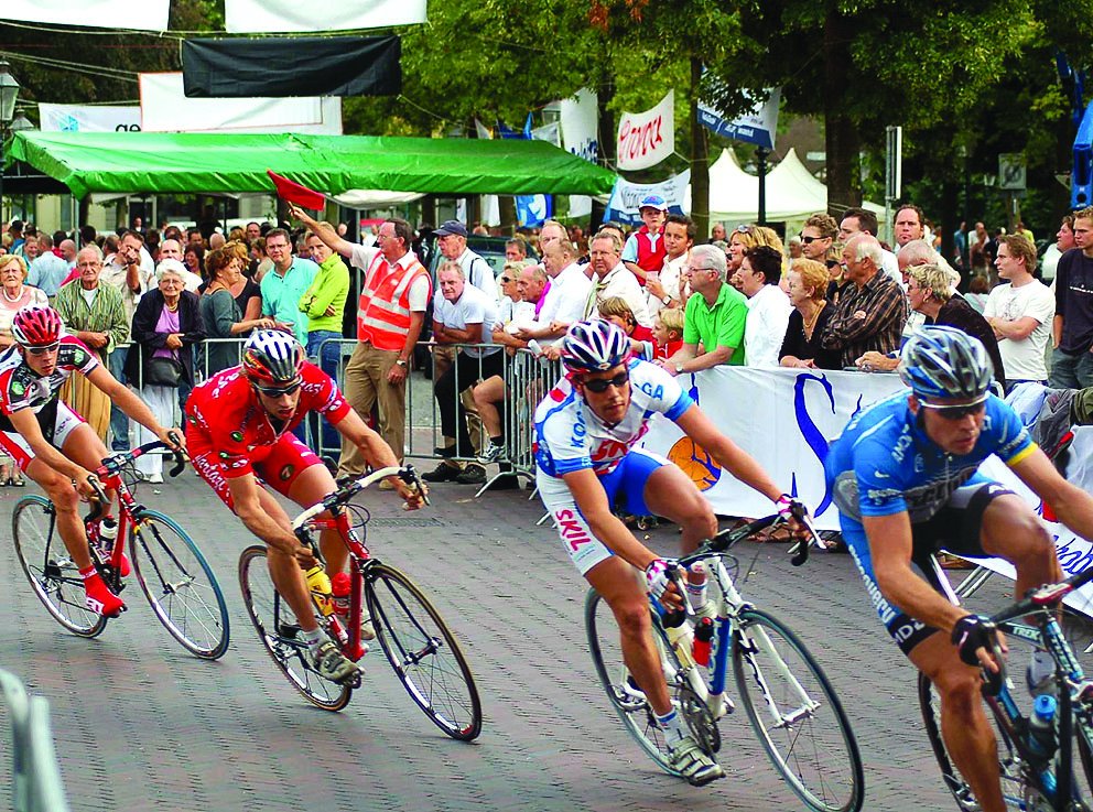 MoerdijkseBode's tweet image. Profronde van Zevenbergen haalt etappewinnaar Primoz Roglic binnen | internetbode.nl/moerdijk/profr…