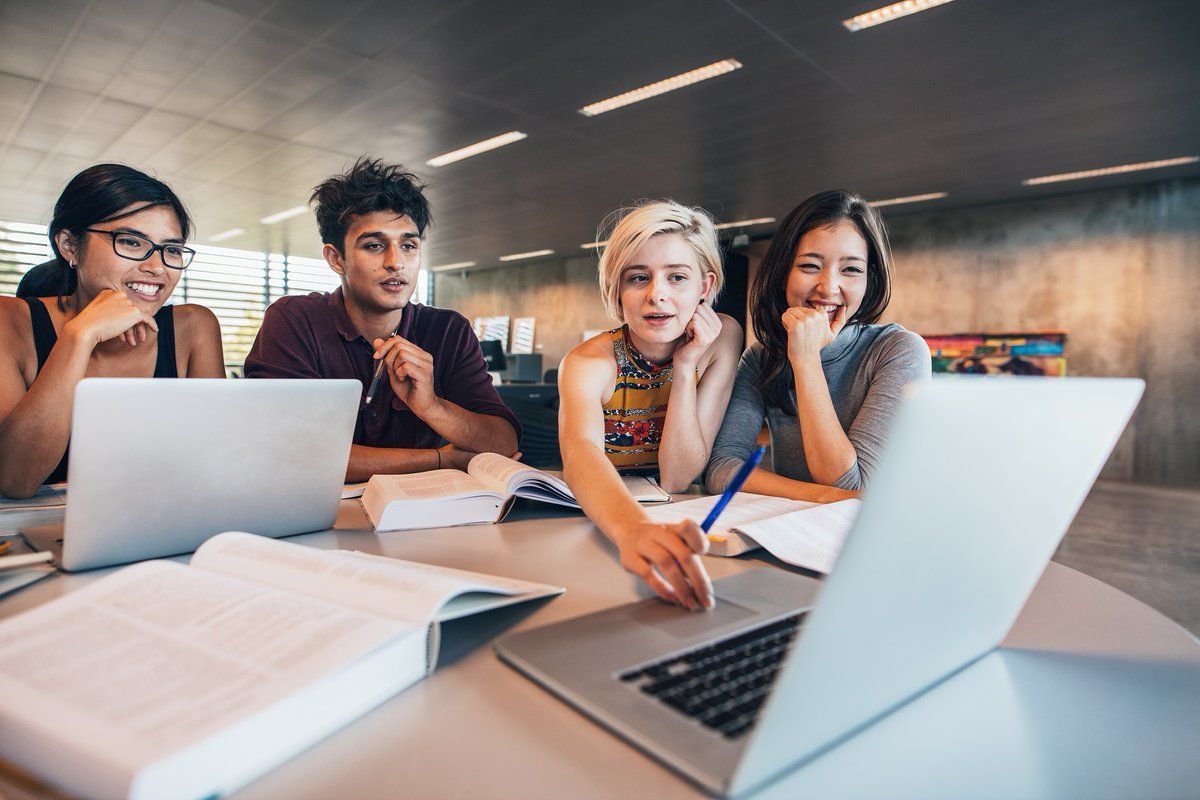 Want to help promote peace across EU and beyond? <a href="/eu_eeas/">European External Action Service - EEAS 🇪🇺</a> are seeking 40 young people between the age of 15 and 29 bit.ly/2ur9jO9