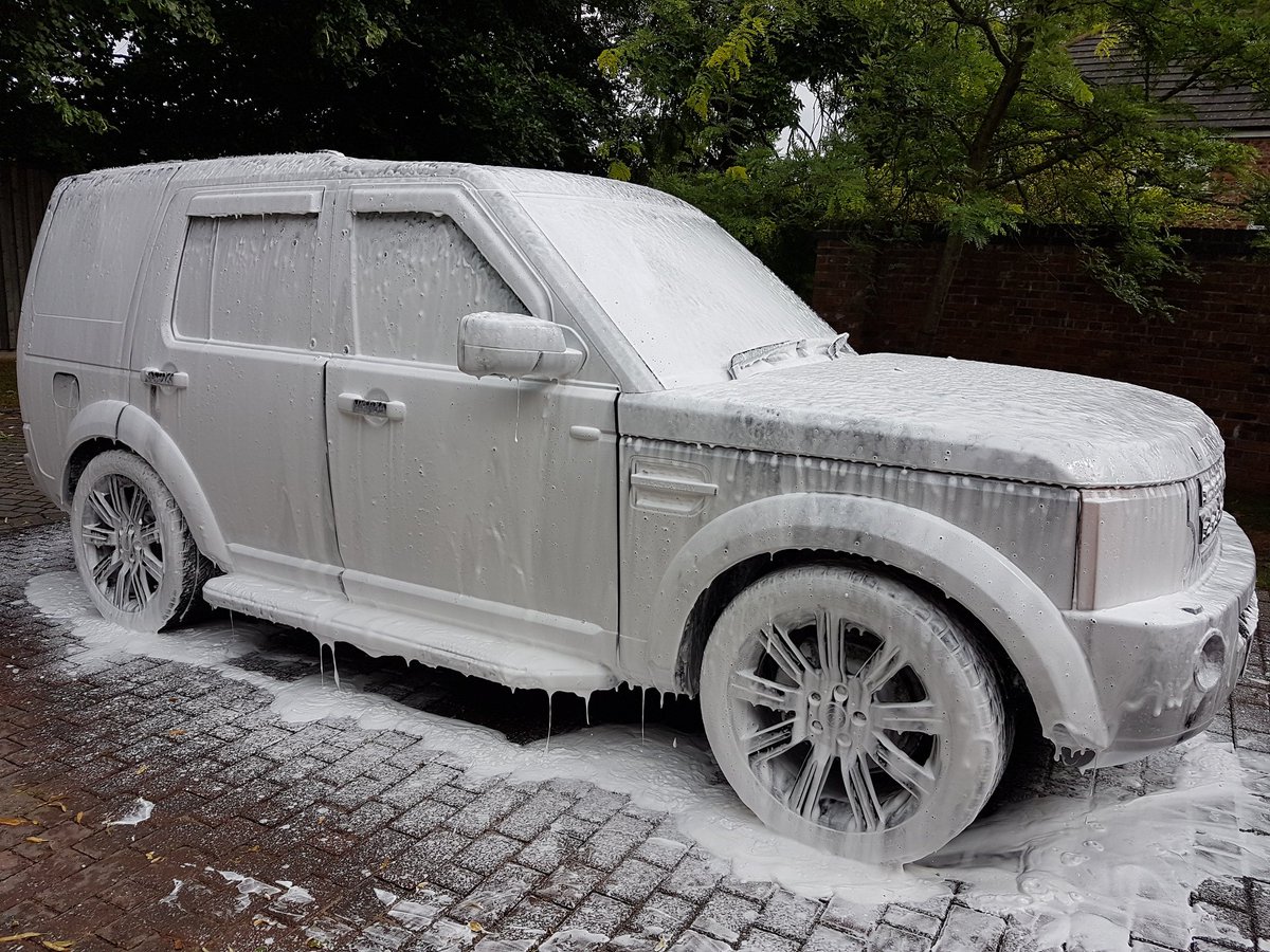 nigel_dalley's tweet photo. 🚘🚘Bath time before photos!!🚘🚘 #snowfoam #landrover #discovery3 #discovery #carsofinstagram #carsforsale #forsale #carsofcheshire #like4like https://t.co/2ZVmtEFPbx