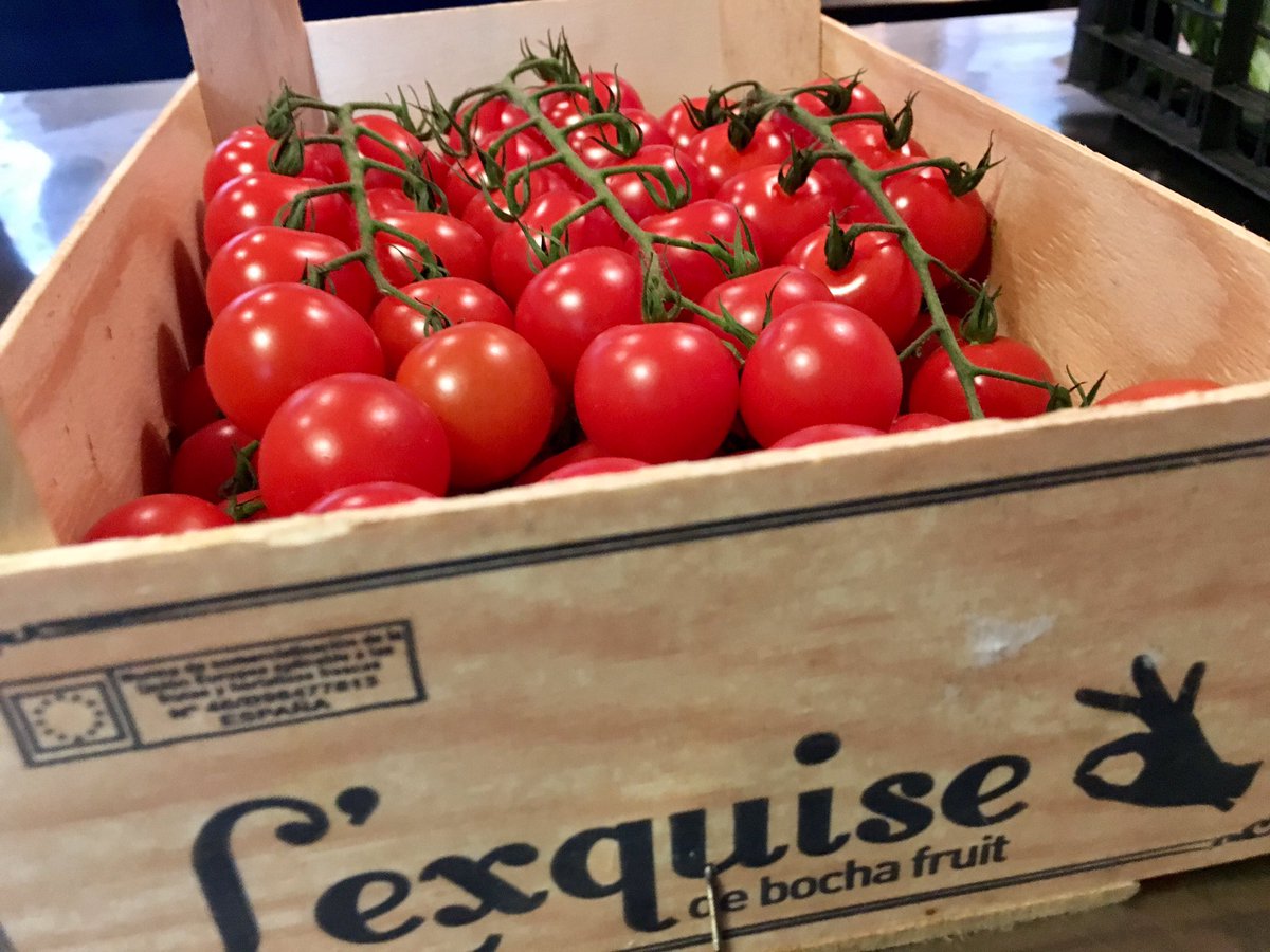 BellsDiner's tweet photo. #onthevine #tomatoes #cherry #red #juicy #deliveredwithasmile @degusta_bristol ππ»#lexquise https://t.co/rV7IH4zxgg