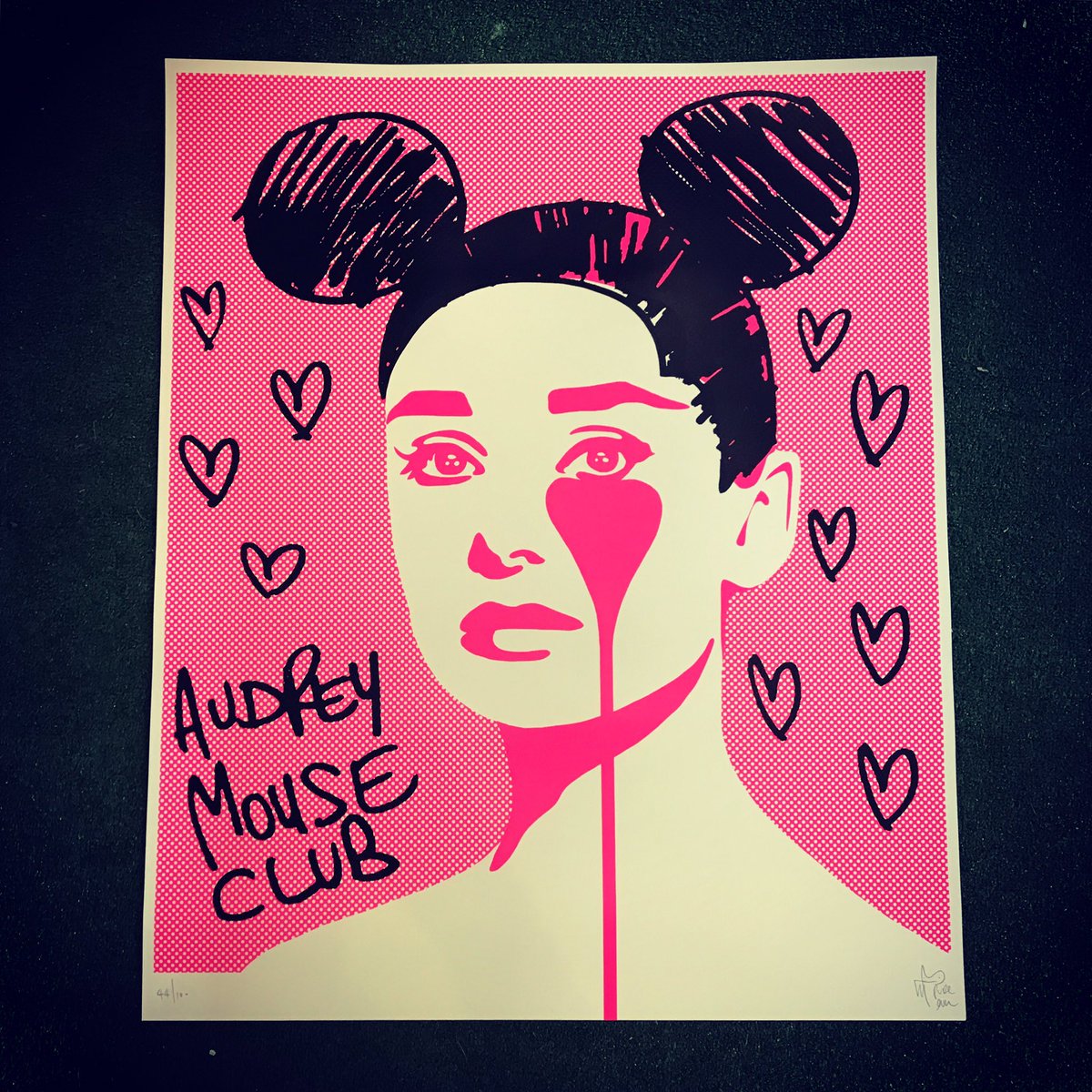 Chesterart92's tweet photo. #New #PureEvil #Audrey #Mouse #Club #Print - #streetart #graffiti #audreyhepburn #minneymouse #popart #modernart #contemporaryart #urbanart https://t.co/fLBKw9Phx7