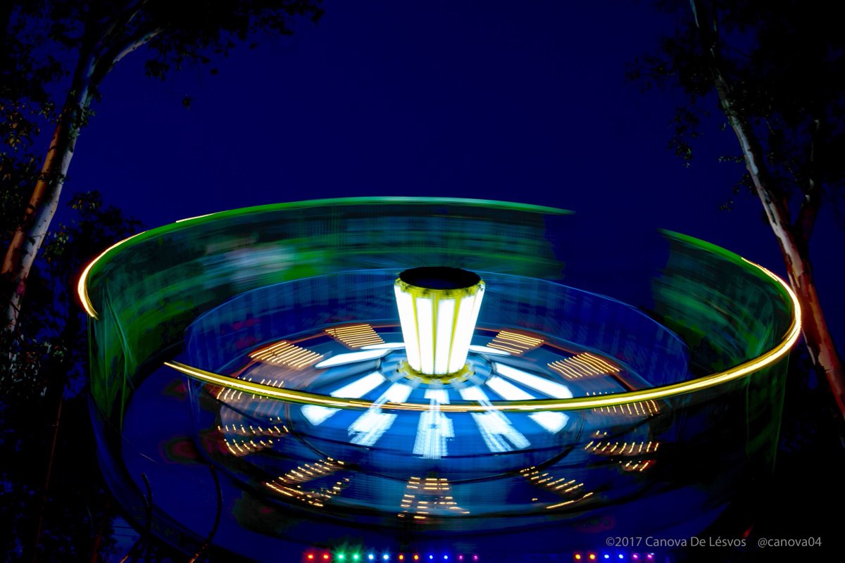 canova04's tweet photo. Saturday Night Fair.  #nikon_owners #nikond3400 #méxico #picoftheday #cdmx #hechoenmexico #fotodeldía #joy #arteurbano #feria #travolta https://t.co/r5povofO3A