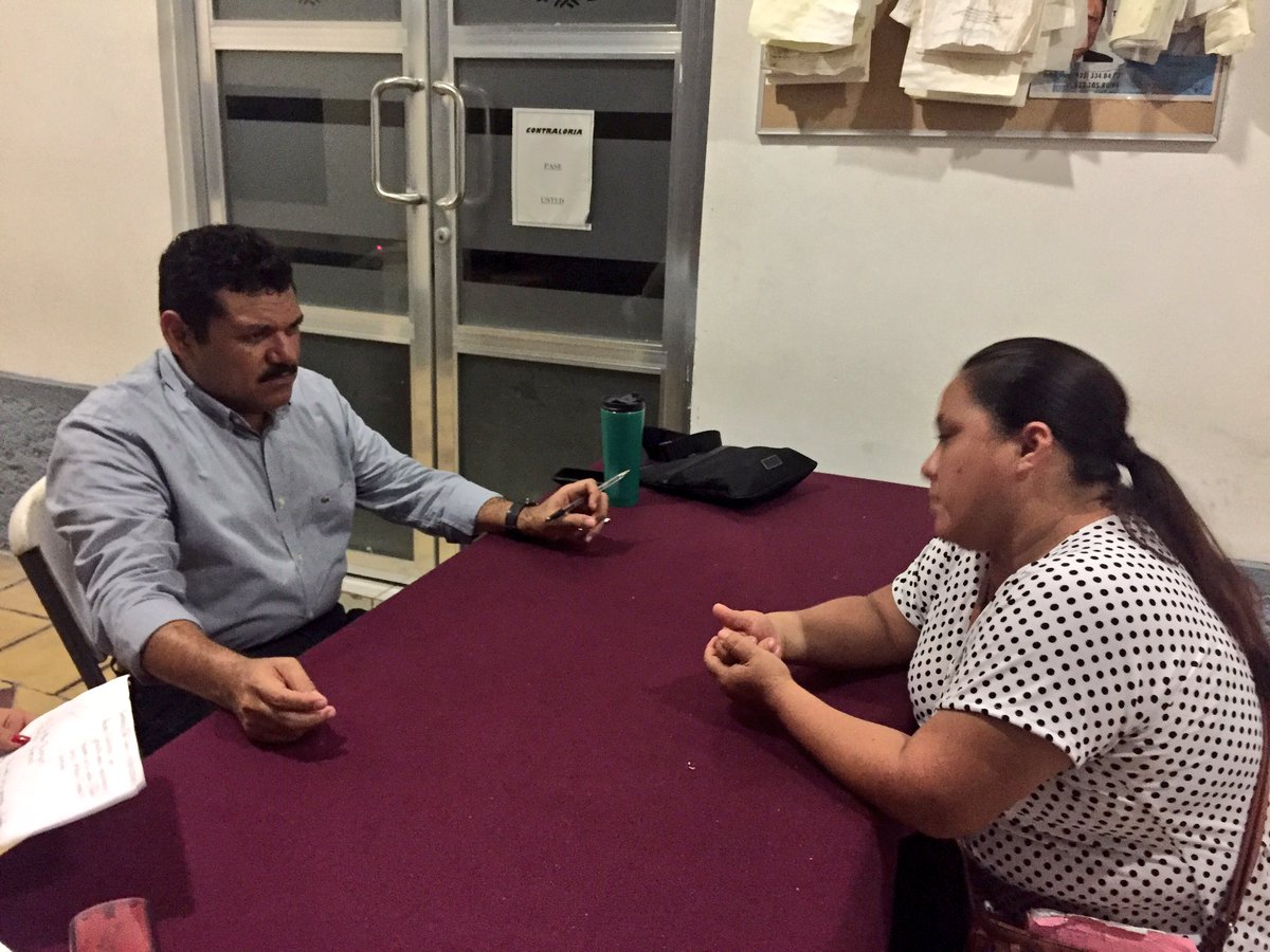 TabascoJavier's tweet photo. #ExcelenteLunes iniciamos la semana, atendiendo las solicitudes ciudadanas en la #AudienciaPública https://t.co/M3Ktwi75UW