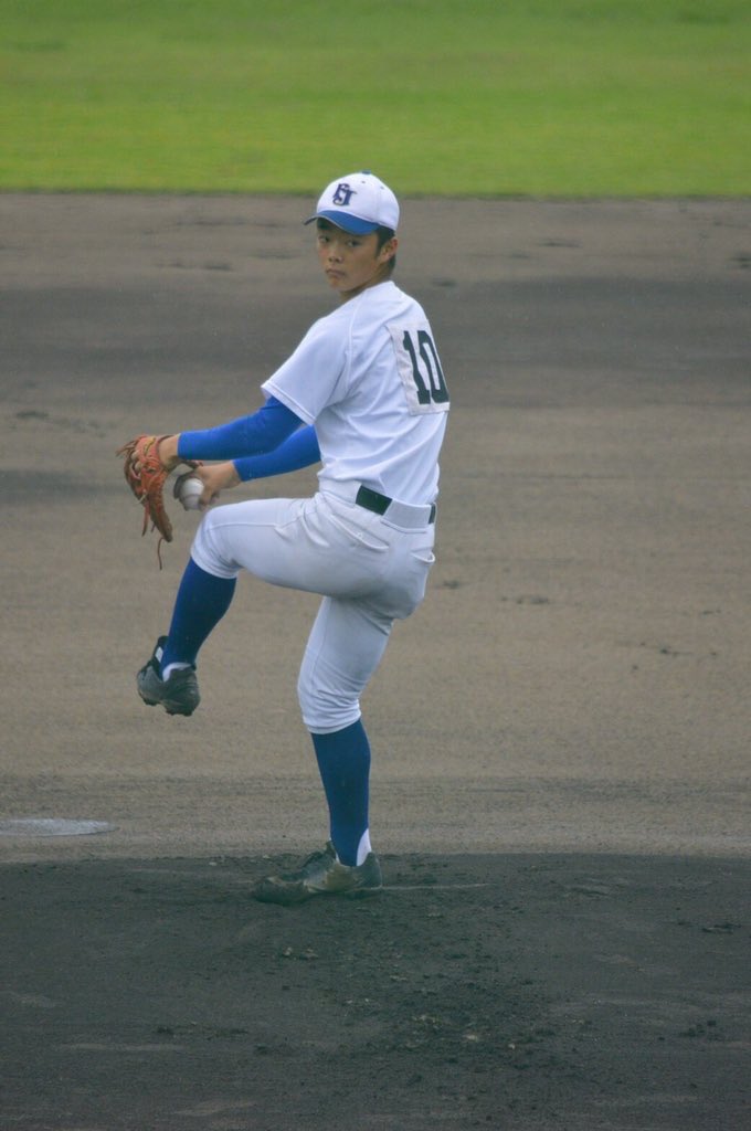 kokoyakyuko's tweet photo. 福工大城東・中村総一郎

二年生ながら140キロを超えるストレートが魅力の速球派右腕。このまま球速を伸ばしていけば高卒ドラフトも期待できる選手。 https://t.co/E3vKMe4u3Y