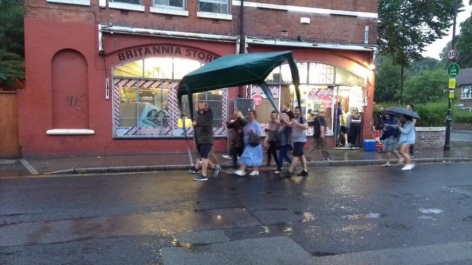 IndpndtLiv's tweet photo. Spotted on Lark Lane - This is EXACTLY how you avoid the rain when leaving @LIMFestival 😂 https://t.co/vy4do2oDME