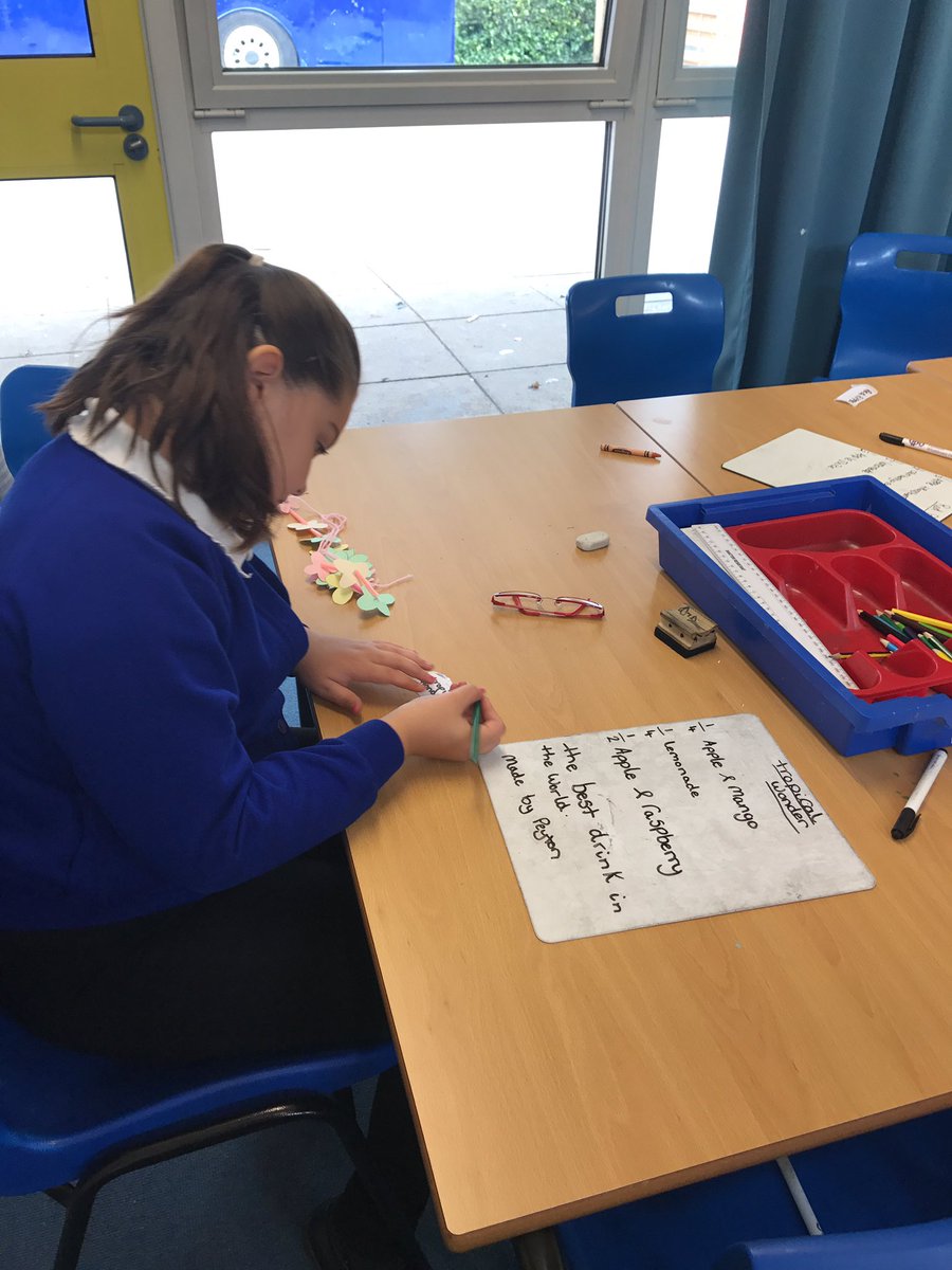 y4norbridge's tweet photo. We are now designing our own fruit punch recipe. #Hawaii #Design&amp;Technology https://t.co/3qJ7GiHCxK