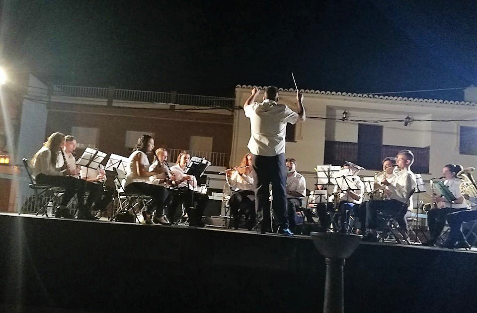 BandaZafarraya's tweet photo. Nuestro concierto en #Zafarraya resultó un éxito de público y participación ! Enhorabuena #BandaZafarraya !!! #VentasdeZafarraya https://t.co/AzfNiju30l