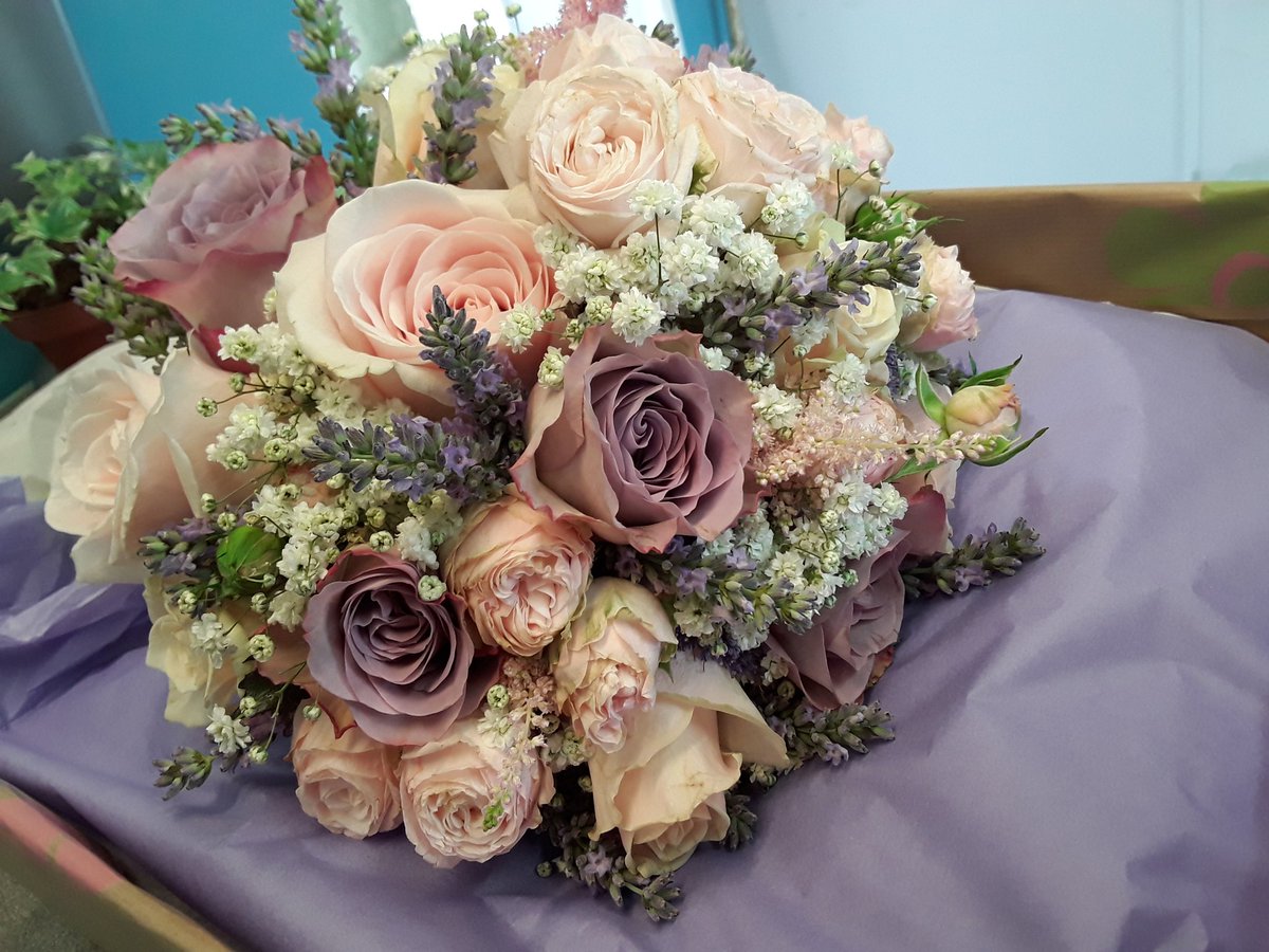 wattsflorist's tweet photo. Wedding number 1 - Simply vintage purples and pinks with a touch of lavender! π°ππ«
#weddingweekend #localflowershop #hwattsflorist https://t.co/6IGLBhoI94