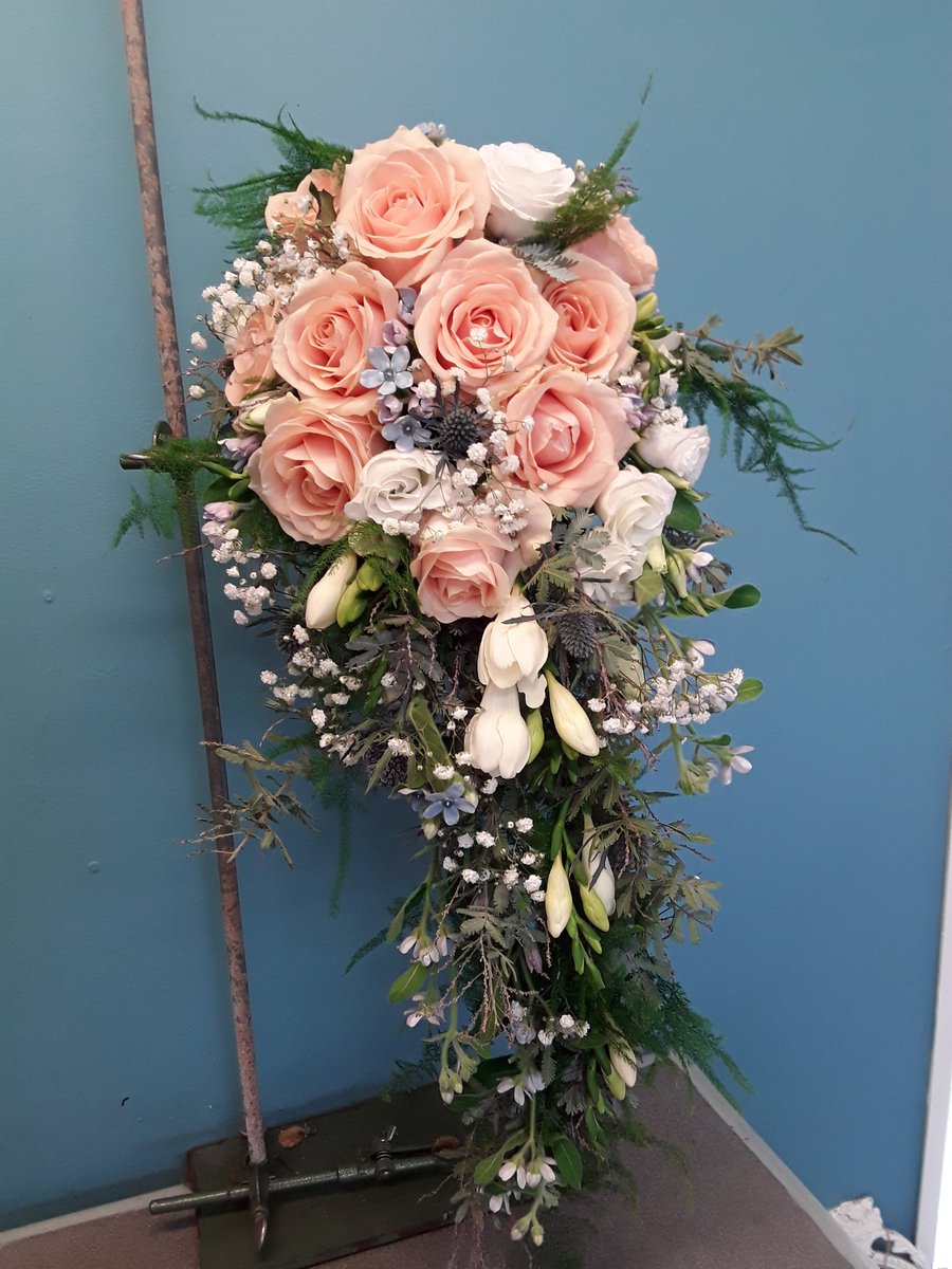 wattsflorist's tweet photo. Wedding 2 - traditional with a modern twist π«π°π
#weddingweekend #localflowershop #hwatts https://t.co/4JwRVL2tat