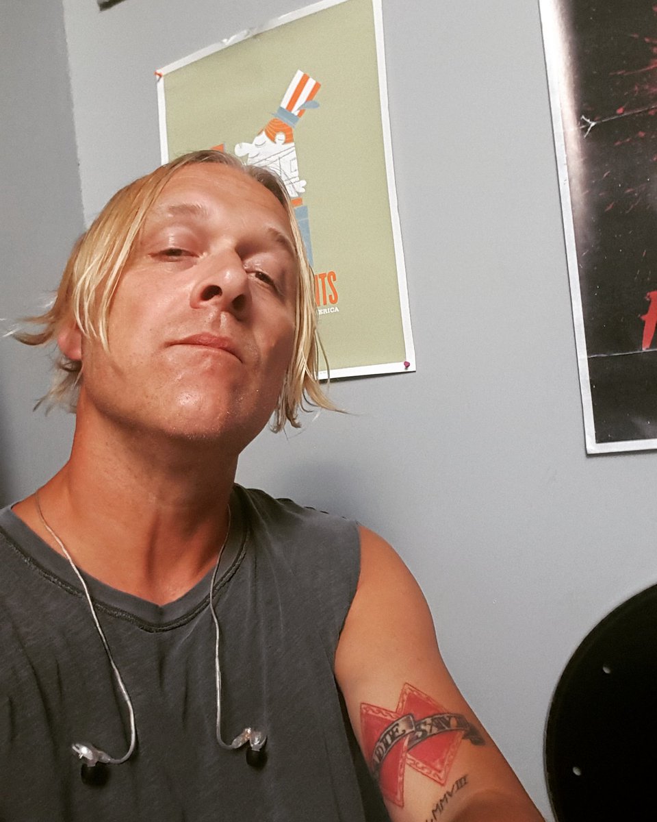 shawnzellar's tweet photo. Anyone wanna rawk?!?!?!? https://t.co/2lBFVcxIZd