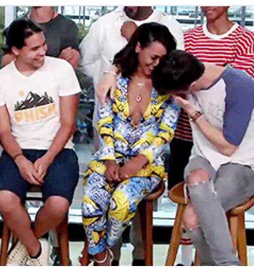 DoingitforJess's tweet photo. @SnowbarryTalk You Snowbarry fans are deluded. He came in AFTER her. 😂😭 Your hatred and racism will never get you anywhere. #Westallen endgame! #TheFlash https://t.co/1oG1LzpyJt