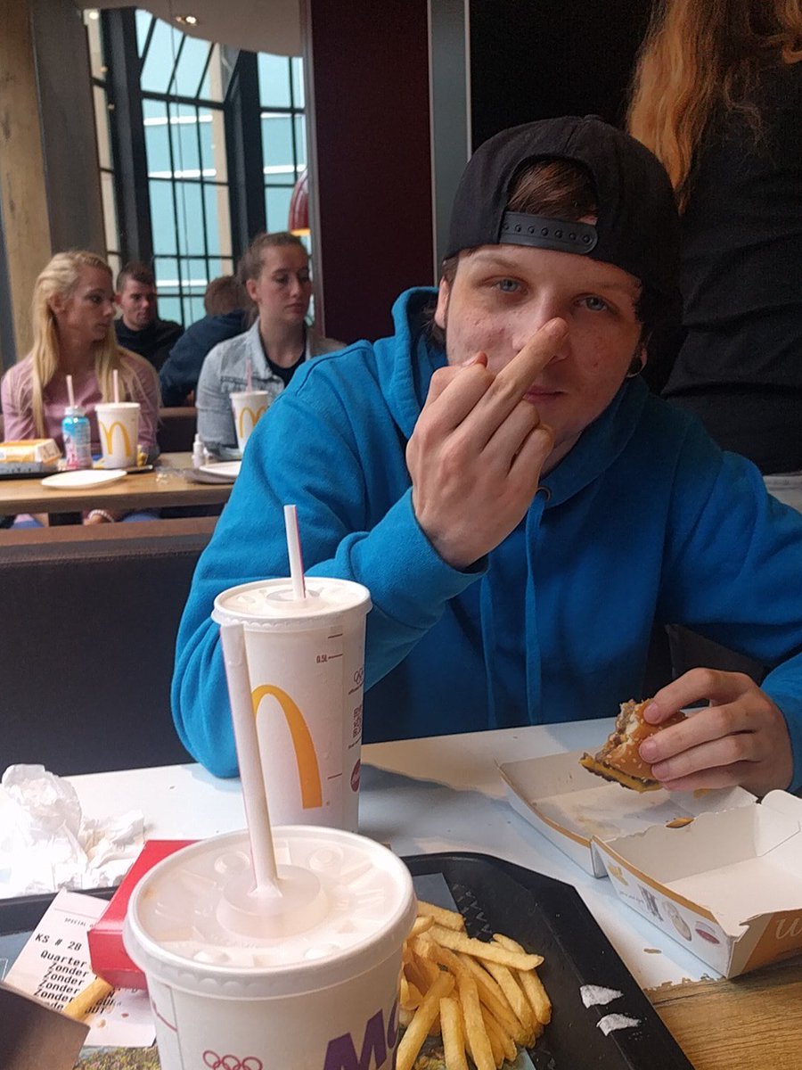 umiipop's tweet photo. McDonald's is amazing. https://t.co/LJA1QDXosN
