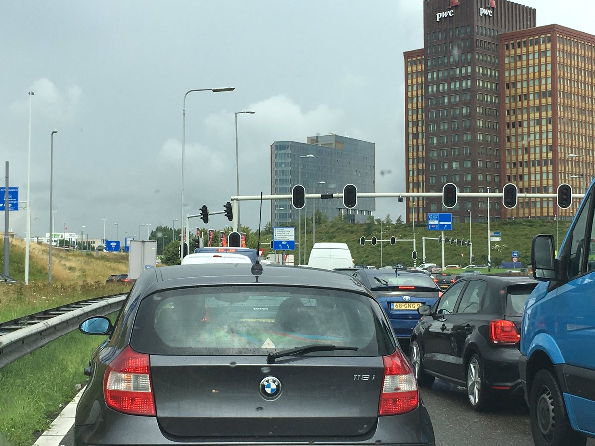 kekija's tweet photo. @Rijkswaterstaat @politiezhz storing? Afrit capelle ad IJssel Rotterdam centrum? https://t.co/v12OErBdCs