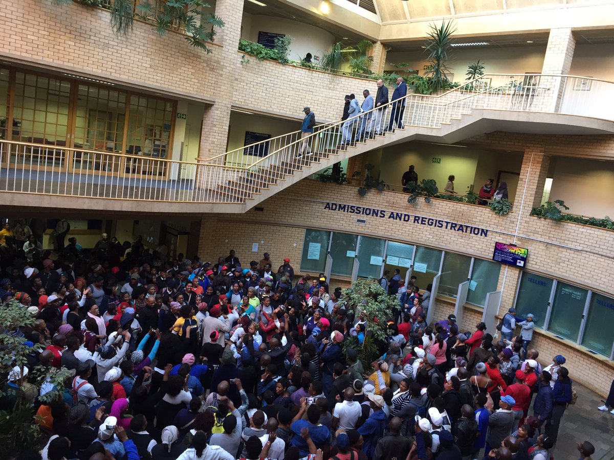 VernacNews's tweet photo. Mowbray and Cape Town campus workers have arrived at CPUT Bellville and DVC Prof Nhlapo has come down to the workers
#CPUTStrike https://t.co/cDly4GRU2r