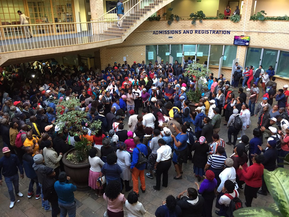 VernacNews's tweet photo. Mowbray and Cape Town campus workers have arrived at CPUT Bellville and DVC Prof Nhlapo has come down to the workers
#CPUTStrike https://t.co/cDly4GRU2r