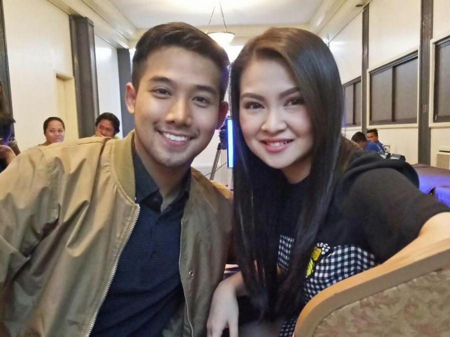 gmanetwork's tweet photo. #KenBie: @dealwithBARBIE and @akosiKenChan, bibida sa isang pelikula! LOOK: https://t.co/lOmlbvFvRN https://t.co/qTBNKbHSMK