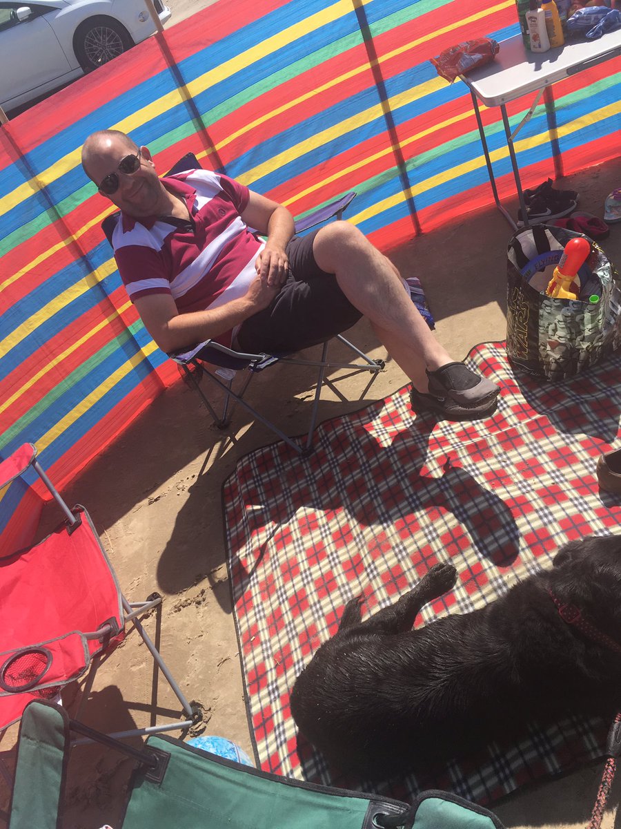 hughzee75's tweet photo. Sunny beach day at Black Rock Sands @TrefPorthmadog #caravantimes #summer2017 #sandcastles https://t.co/eMXUM8YxmJ