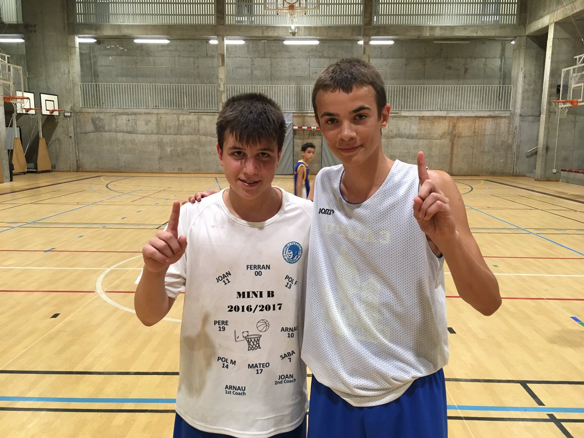 CampusCESN's tweet photo. Tornem amb una nova setmana de #CampusBàsquetMasCarol (l'última!) i primer dia de competicions. El Marc i el Ferran campions de l'1c1! 🏀🏆🥇🔝 https://t.co/PpRTSntnjm
