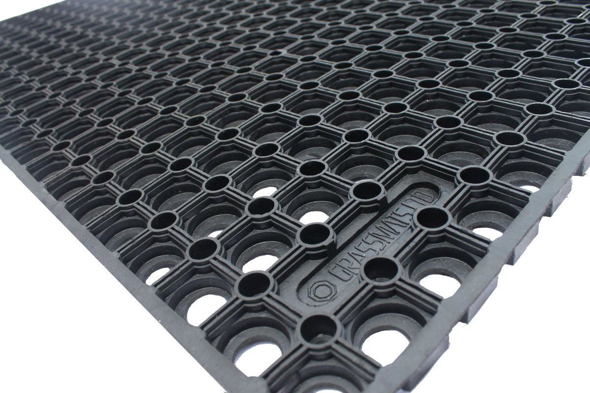 Grassmats's tweet photo. The BEST SELLER Grassmat - Back in Stock! Visit https://t.co/gCzcpKX1du #grassmats #MondayMotivation #grass #garden #carpark #ground #rubber https://t.co/NiA6MGnIaU