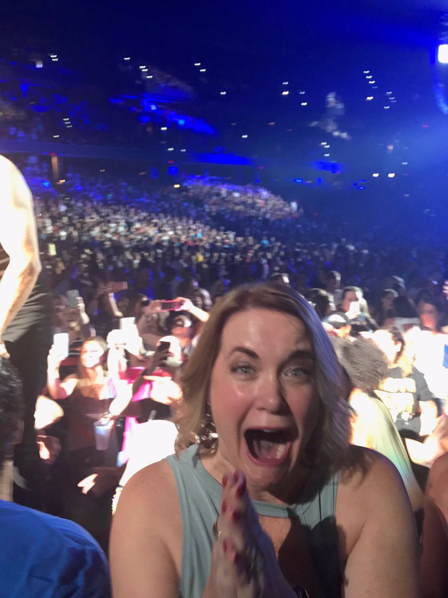 Droghiera's tweet image. Io tra 20 anni, quando gli One Direction si riuniranno