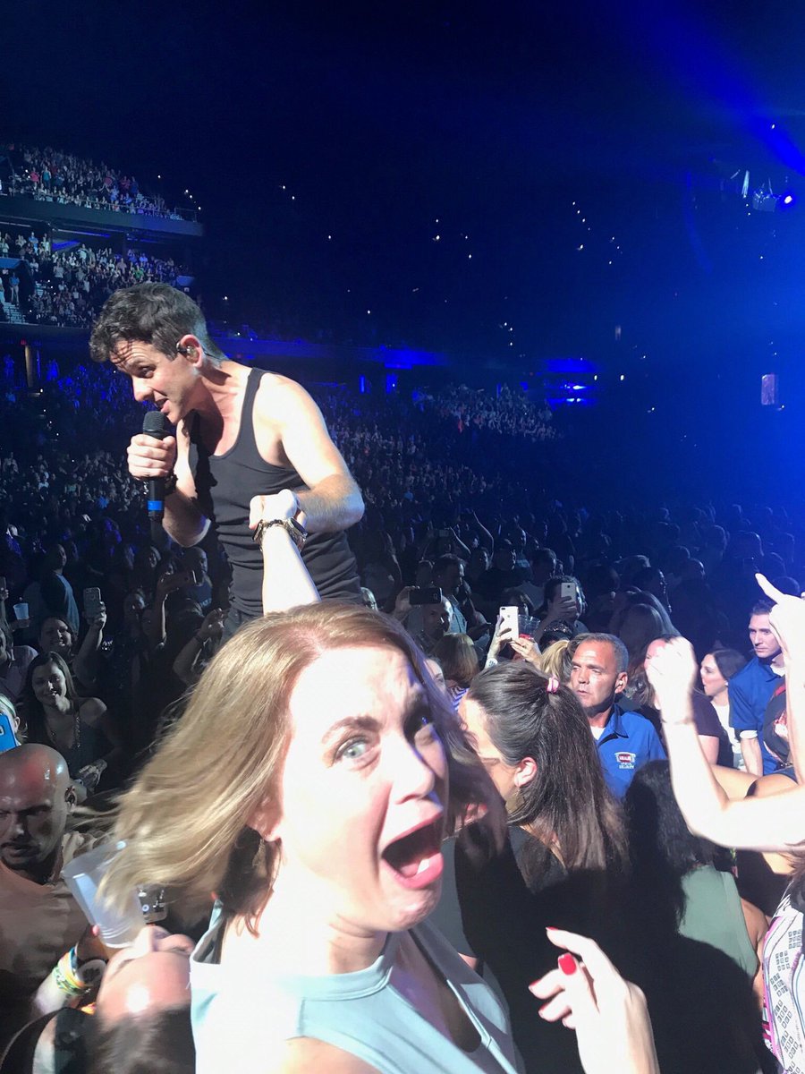 Droghiera's tweet image. Io tra 20 anni, quando gli One Direction si riuniranno