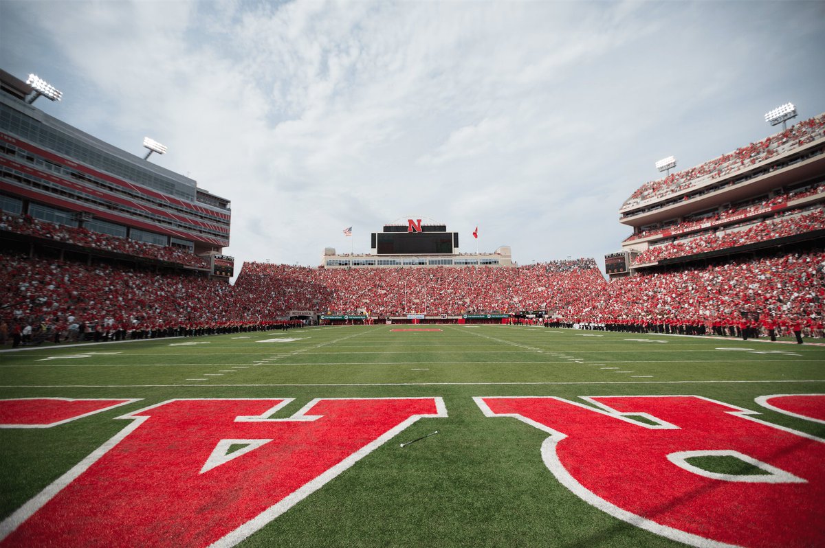 RBrex34's tweet photo. There’s nothing like stepping onto the field at Memorial Stadium. Experience it at https://t.co/ITnUQ0nXaf @USCellular #Ad #HuskerNation https://t.co/6vaAhG0xJM