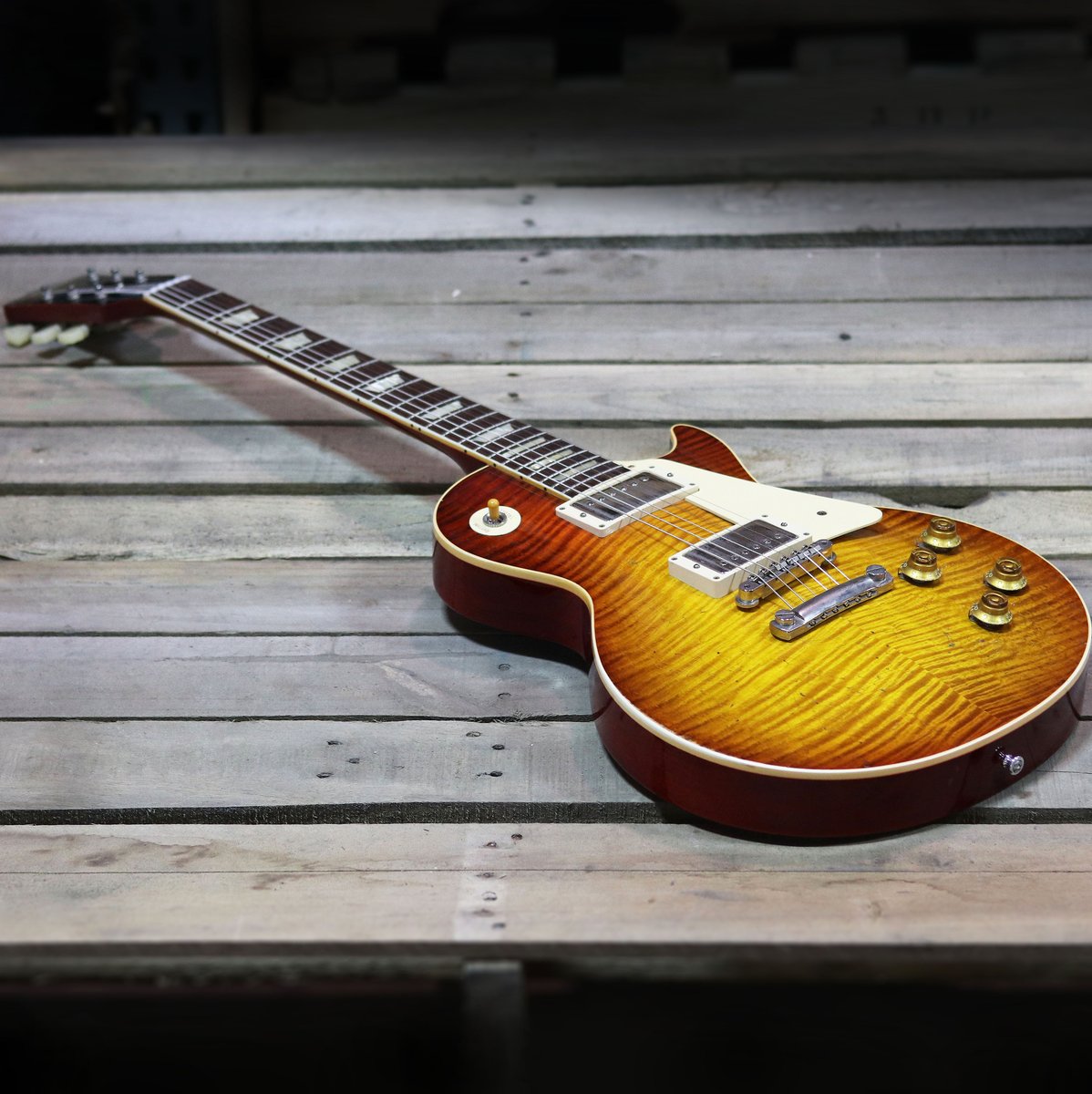 CustomGibson's tweet photo. A Murphy masterpiece! This Tom Murphy Painted &amp; Aged limited run LP captures Tom's vision of the perfect '59. Link: https://t.co/YcAkiWUrAW https://t.co/rgRkNhEolt