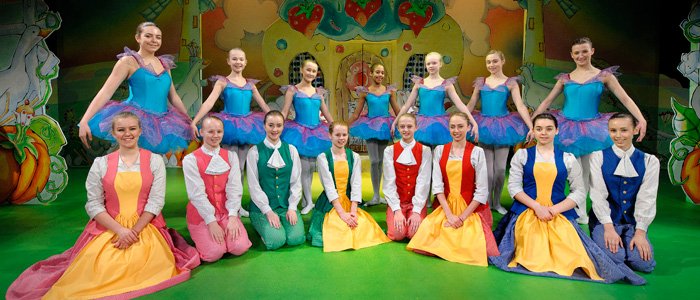 OldhamColiseum's tweet photo. Fancy joining our pantomime? We're looking for young people aged 8-15 to join us on stage in Dick Whittington:  https://t.co/tgUc6JZSVi https://t.co/cYkkKUCw7P