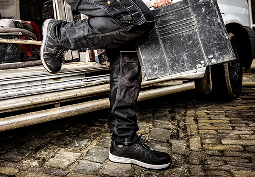Binnenkort beschikbaar: Kez en Baz,, unieke safety sneakers met een stoere uitstraling en maximale safety specs. bit.ly/2tSMssY