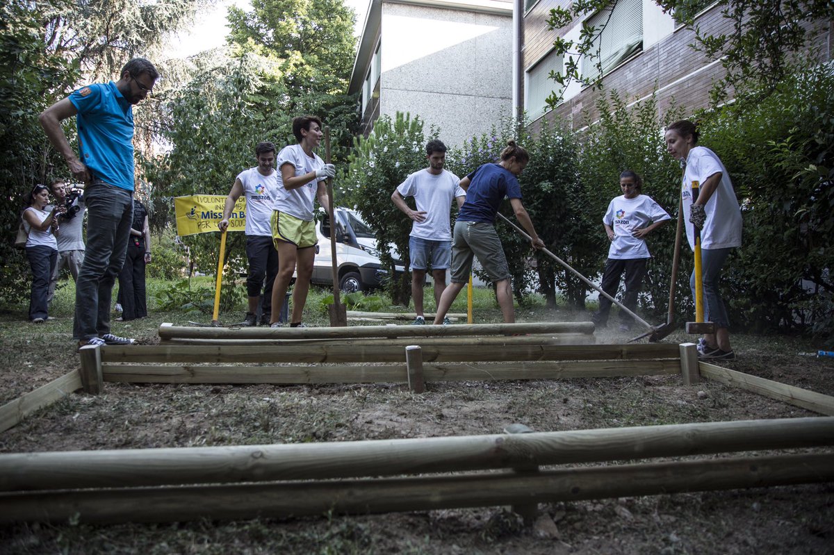 AmazonNewsEU's tweet photo. Garden for growth: Mission Bambini and @AmazonIT volunteers create garden for 300 school children https://t.co/d4wm03uuK1 https://t.co/97rteefxfE