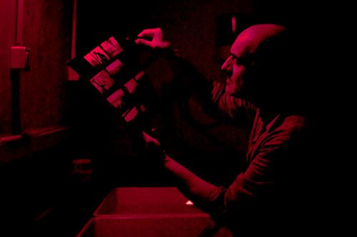Picturesofyou4's tweet photo. #archivio Puntata sul mondo della #cameraoscura: ospiti Milo Sciaky e Giancarlo Vaiarelli. Turn on the red light! https://t.co/ZcCnAN1YQE https://t.co/Q2jVmE6GAV