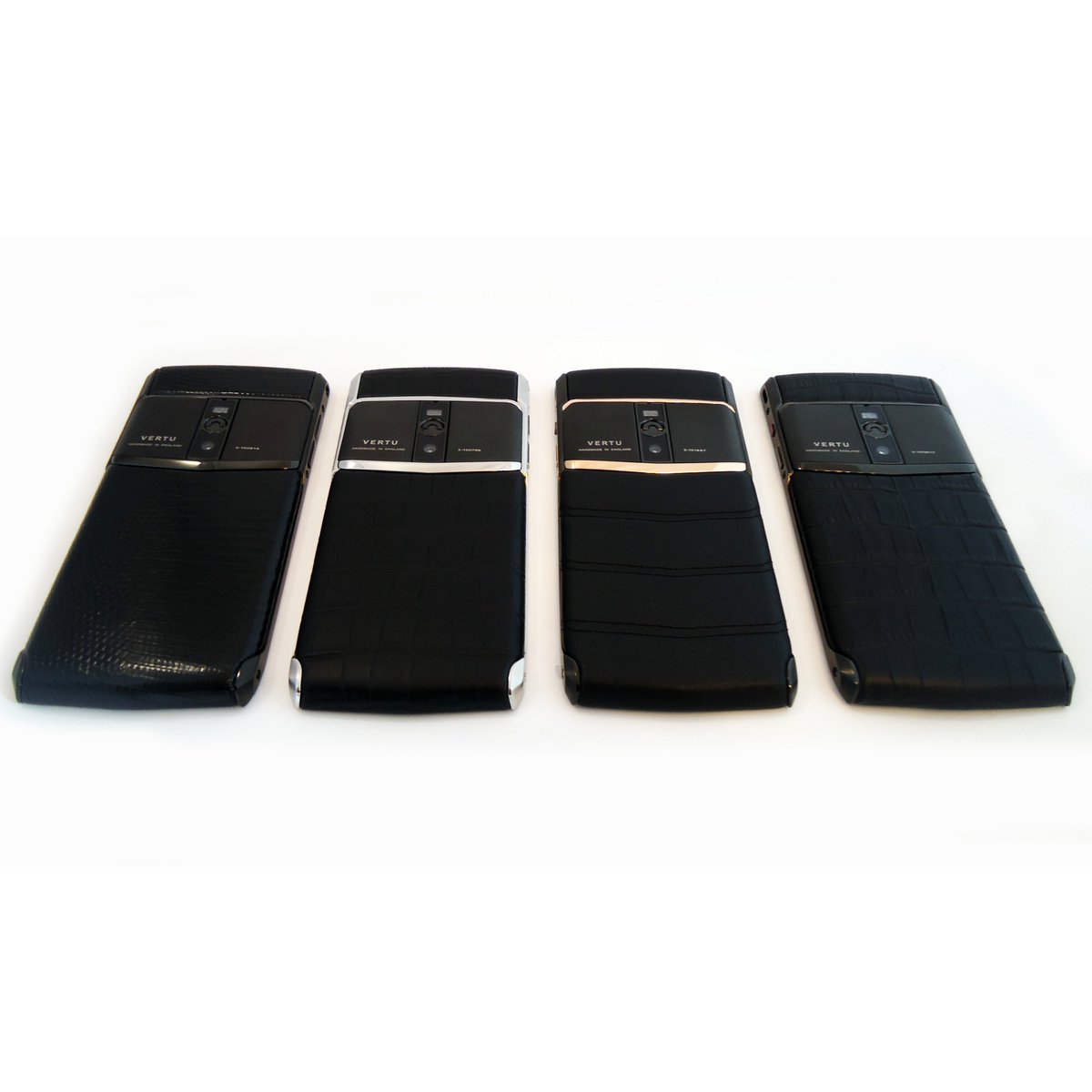 NewtechnologyU's tweet photo. Эксклюзивные смартфоны Vertu New Signature Touch в Украине на сайте https://t.co/bf0xwlU87l https://t.co/QwsMr6pq1x
