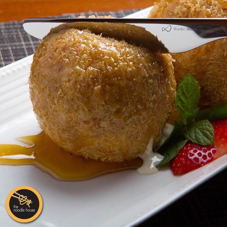 TNHSAUDI's tweet photo. ختامها مسك مع البوظة المقلية الم��طاة بطبقة من الكنافة العربية #نودل_هاوس Lets end it with this ! Fried Ice Cream with Arabic Kunafa twist https://t.co/K4eYgyPrvL