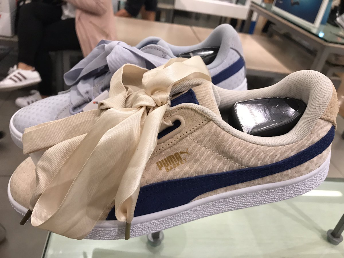 HoeggerComm's tweet photo. What's happening in Athletic shoes? Always something different. Puma does bows. #femaleside #bows. The art of looking around. https://t.co/qbSw2gUw2r